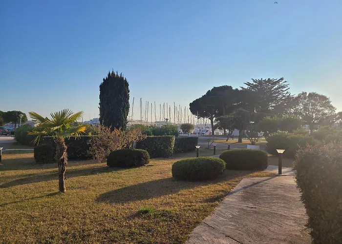 Spacieux Rez De Jardin Vue Sur Port De Plaisance